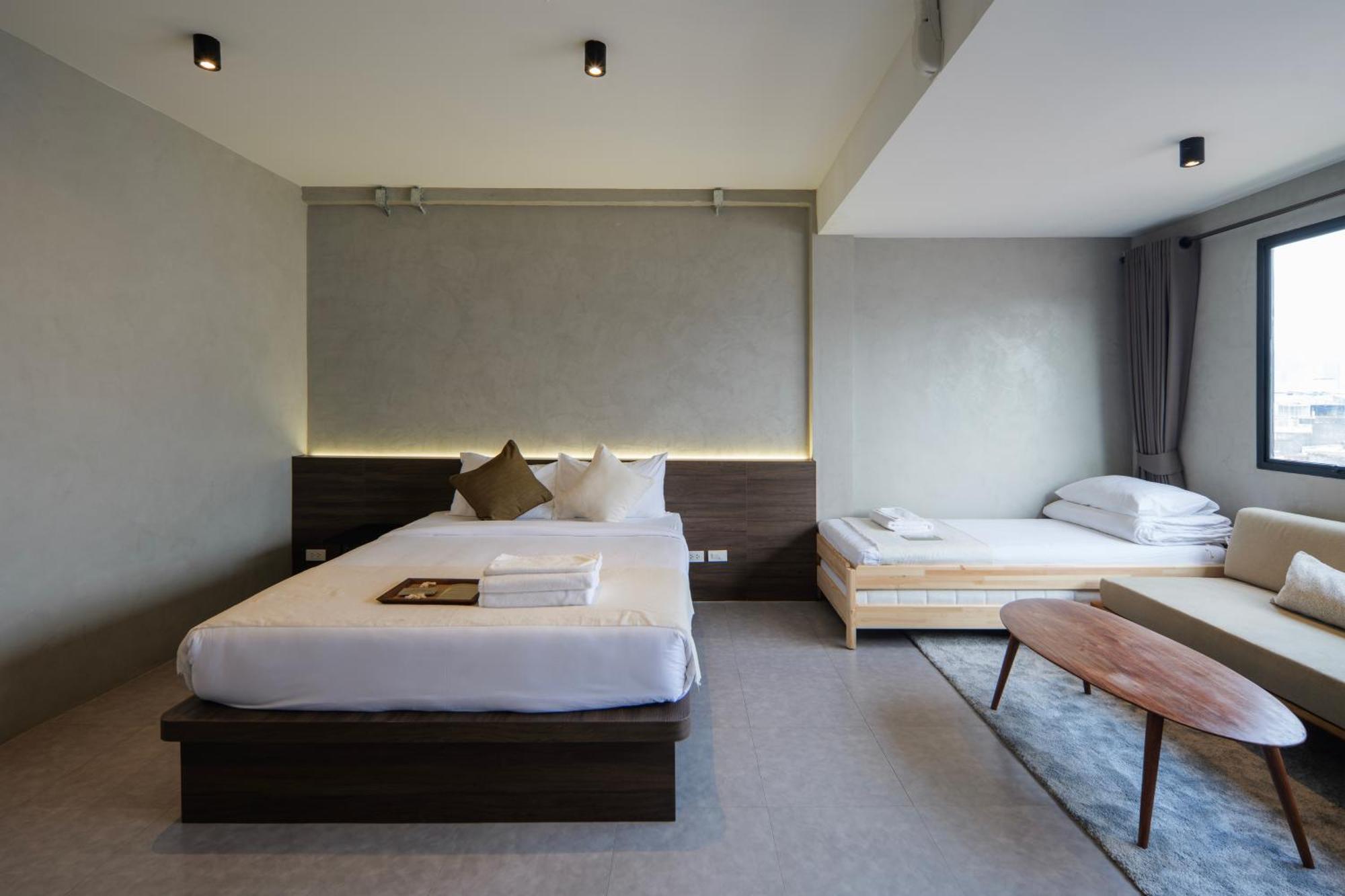C'House Bangkok Vandrarhem Exteriör bild