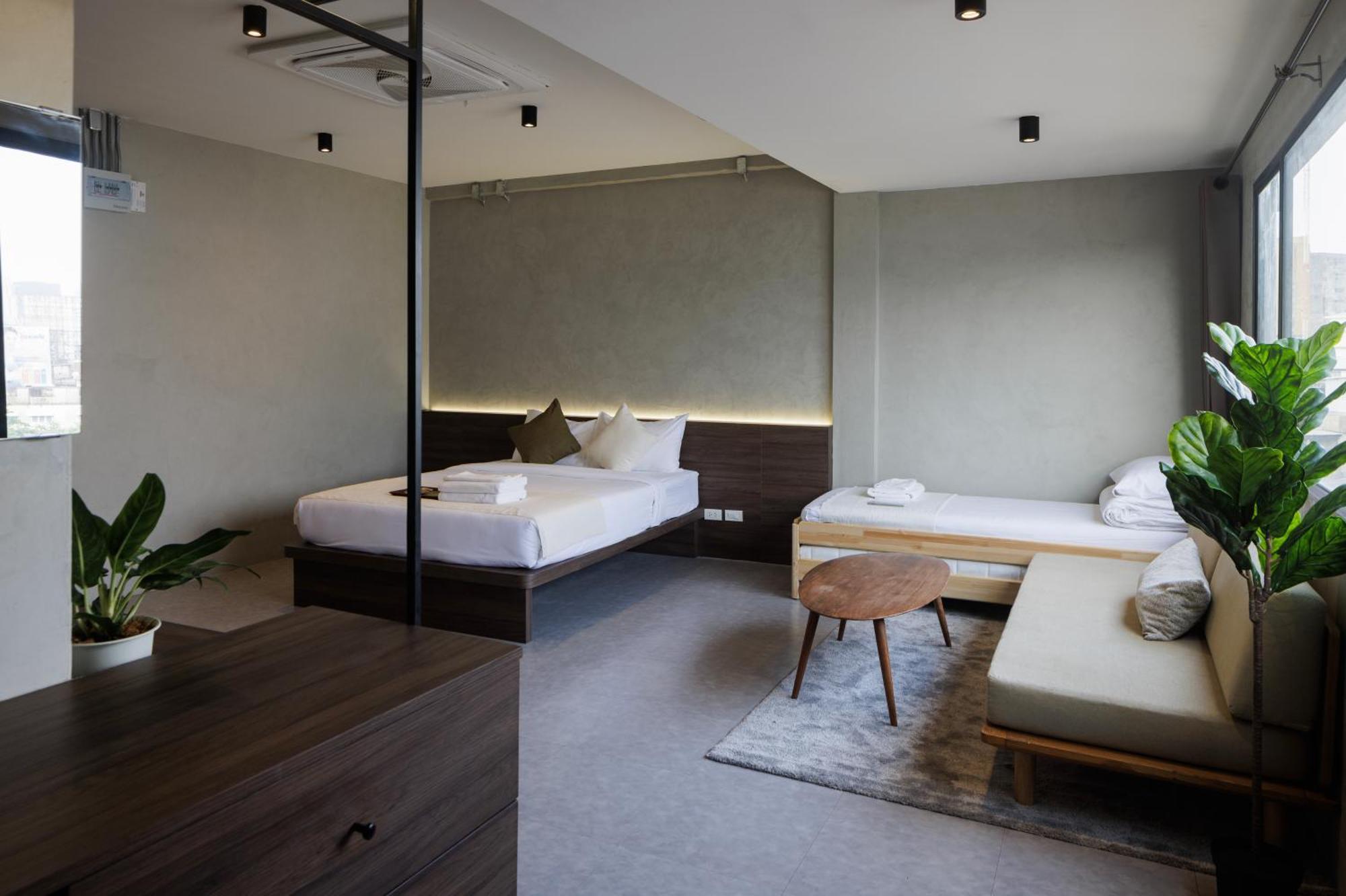 C'House Bangkok Vandrarhem Exteriör bild