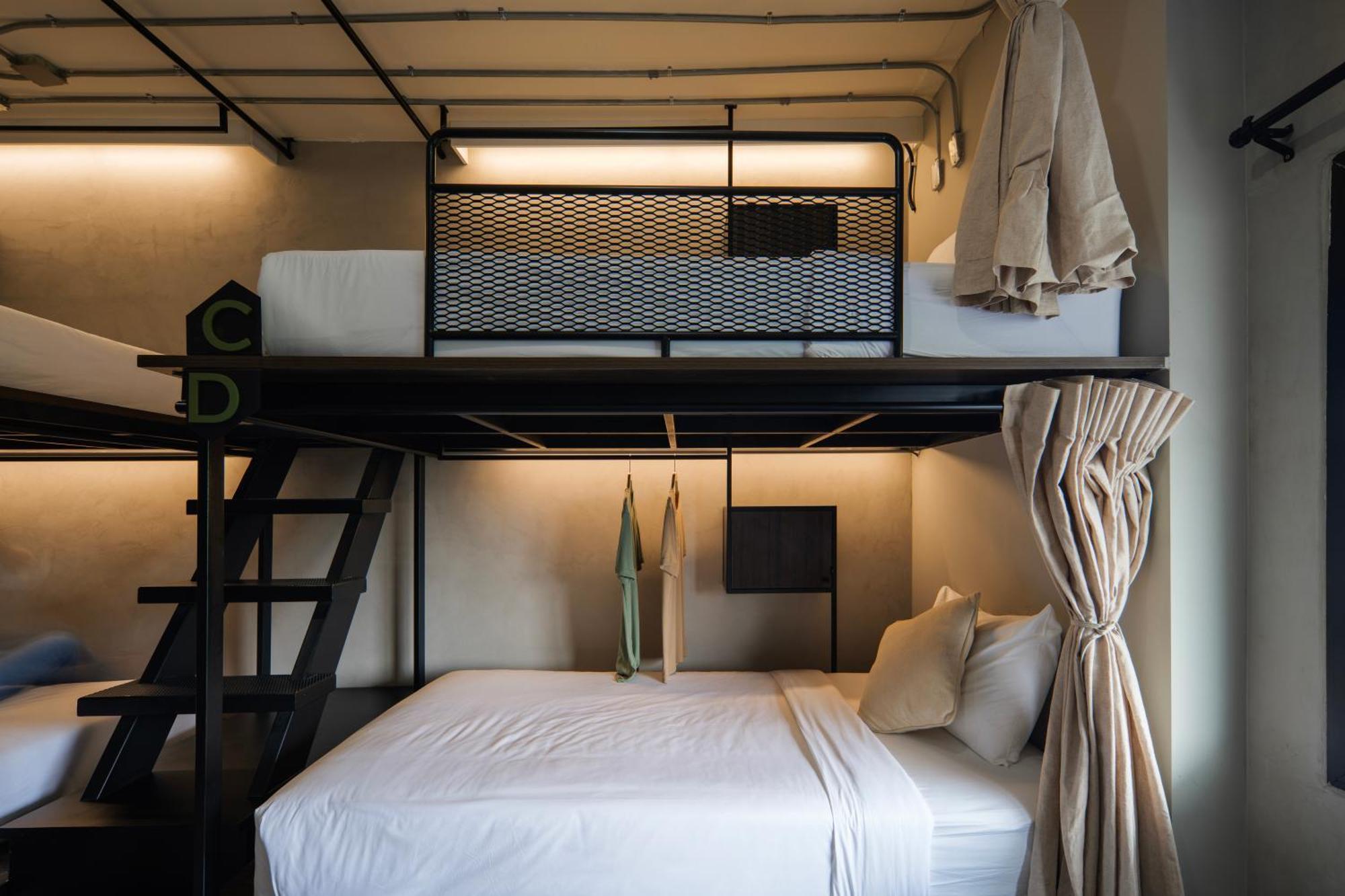 C'House Bangkok Vandrarhem Exteriör bild