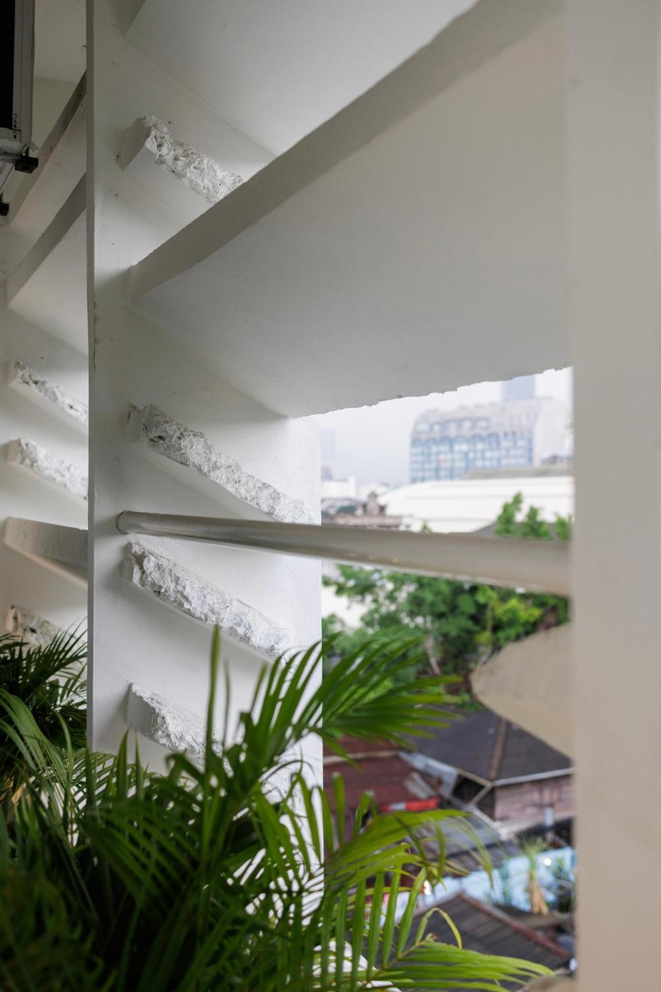 C'House Bangkok Vandrarhem Exteriör bild
