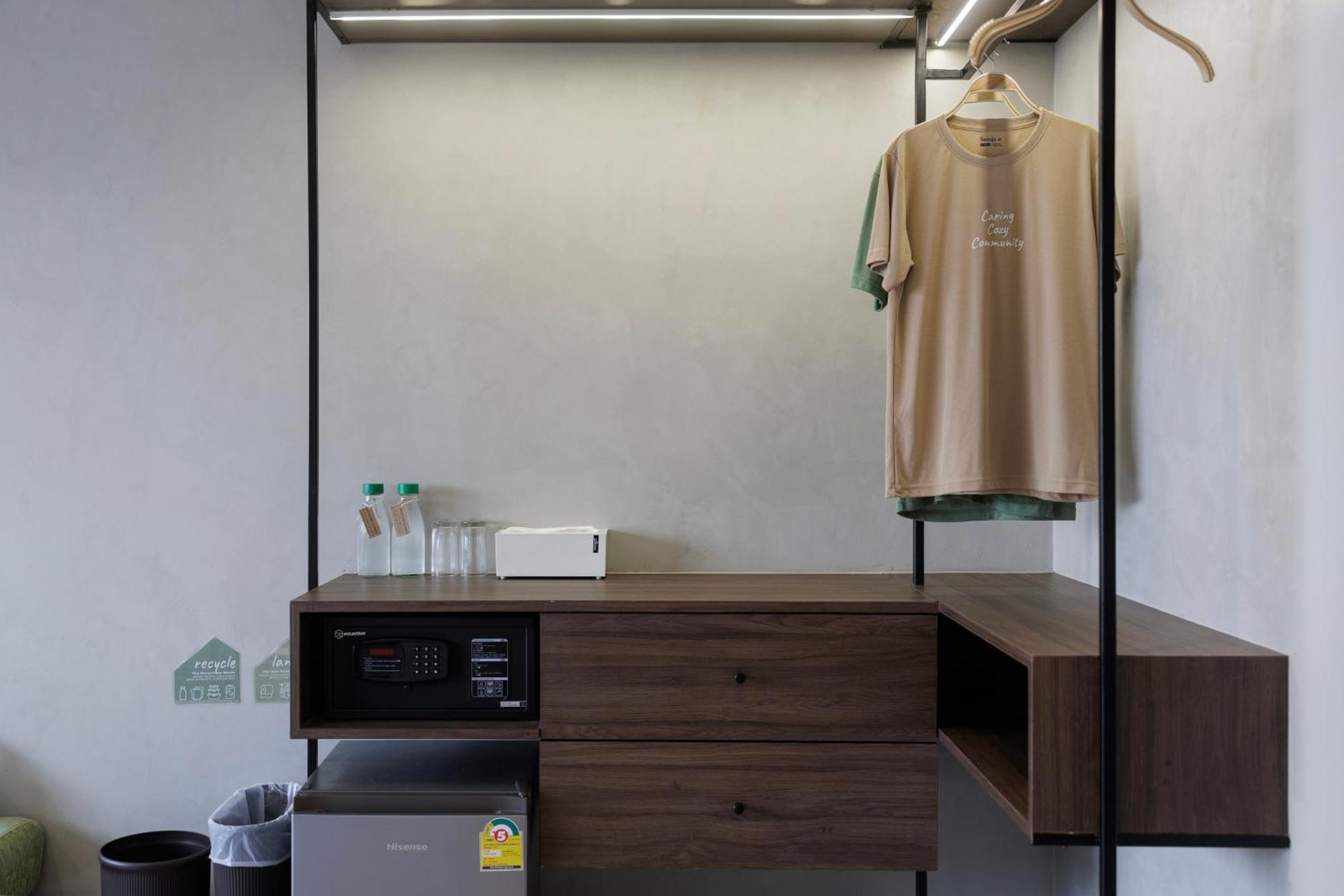 C'House Bangkok Vandrarhem Exteriör bild