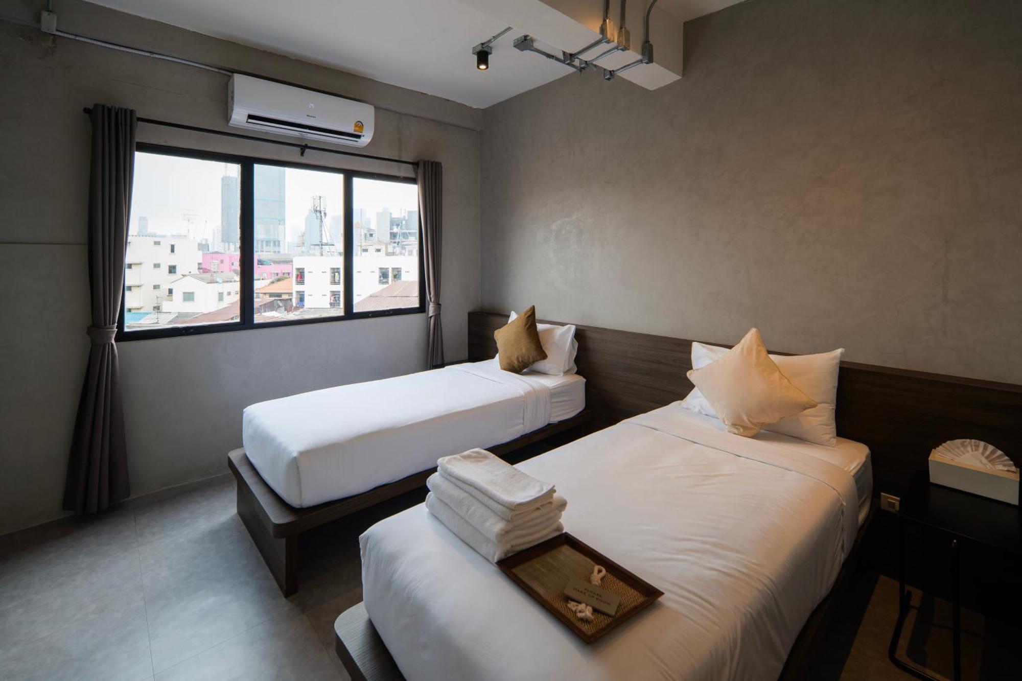 C'House Bangkok Vandrarhem Exteriör bild