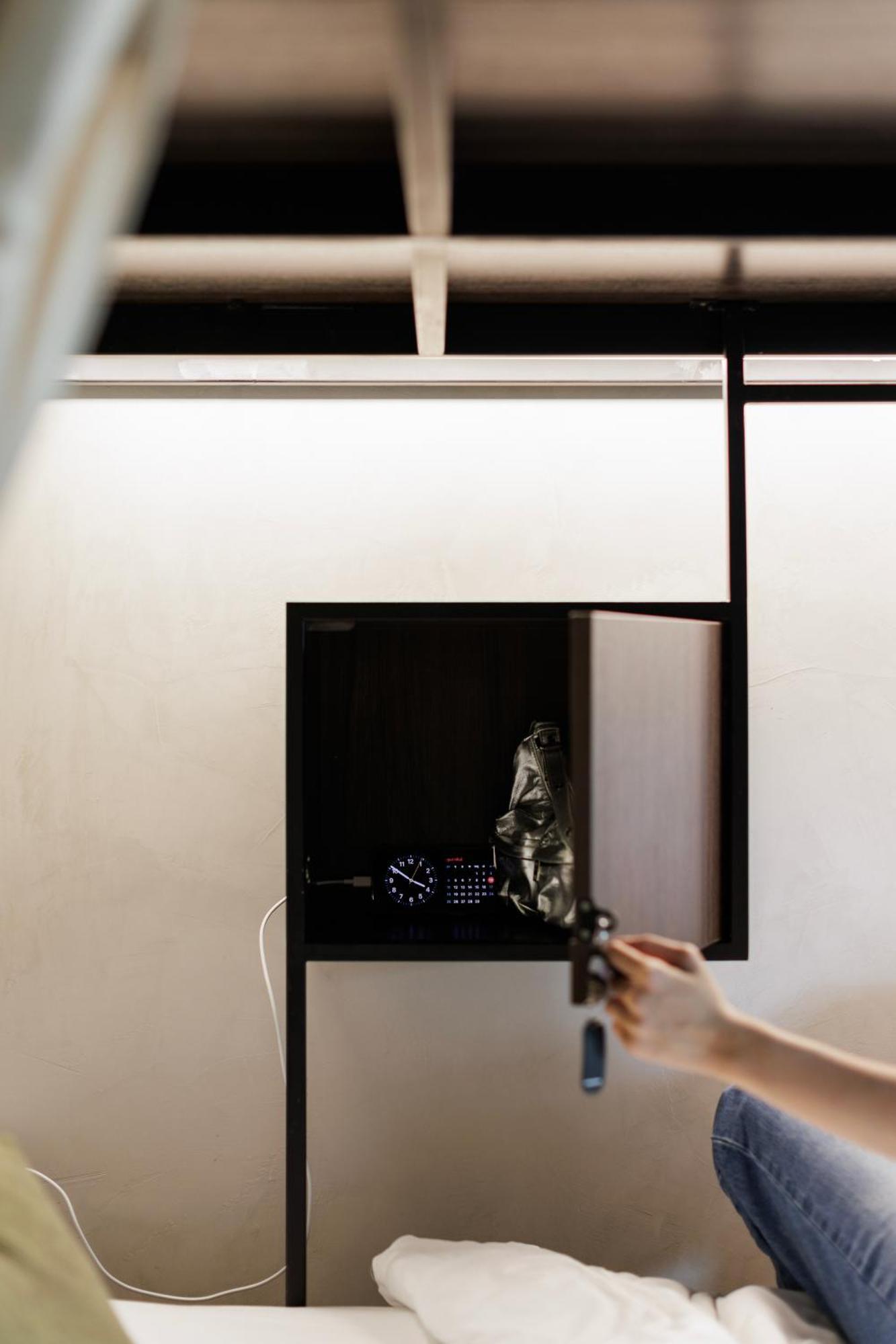 C'House Bangkok Vandrarhem Exteriör bild