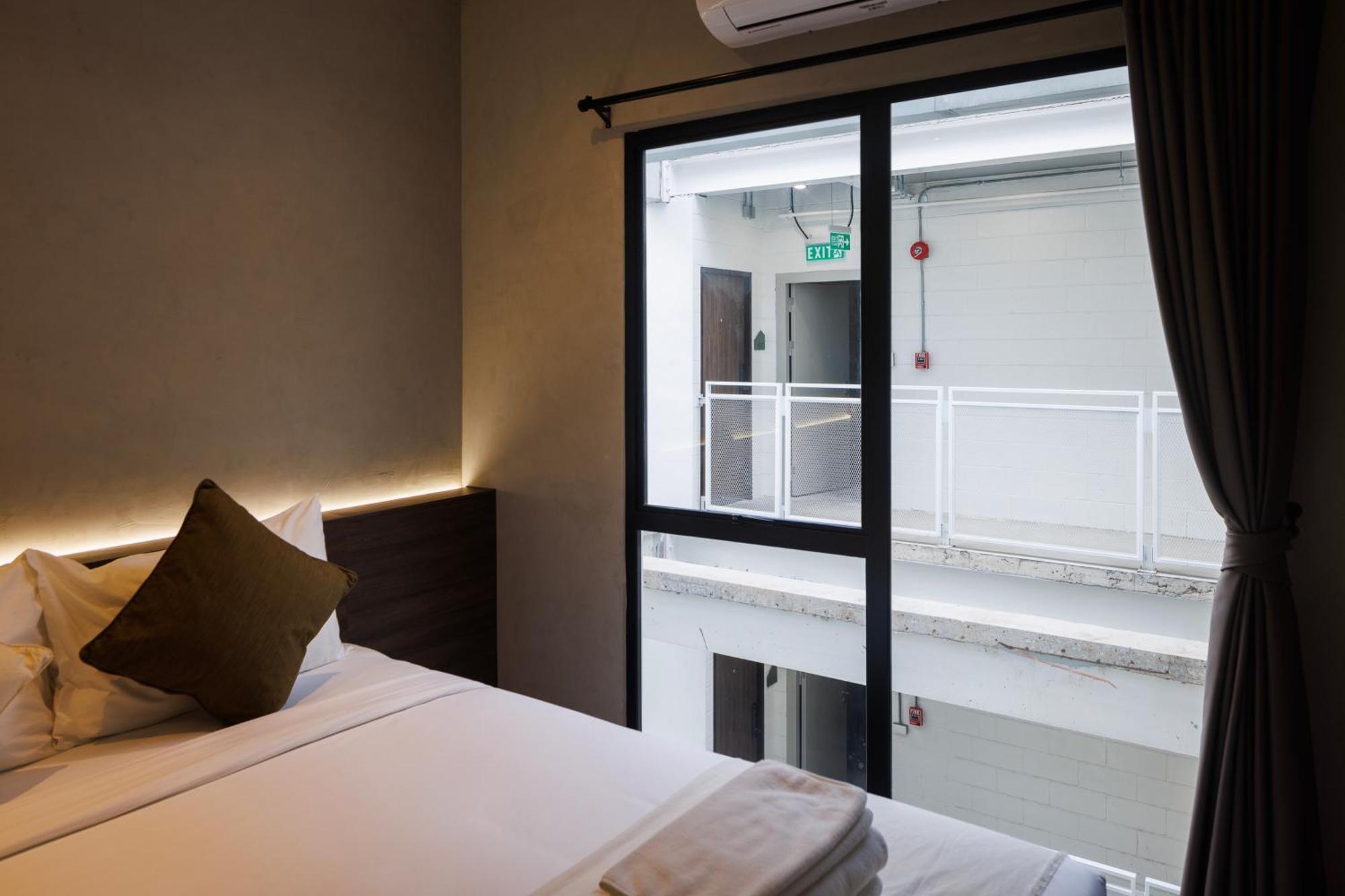C'House Bangkok Vandrarhem Exteriör bild