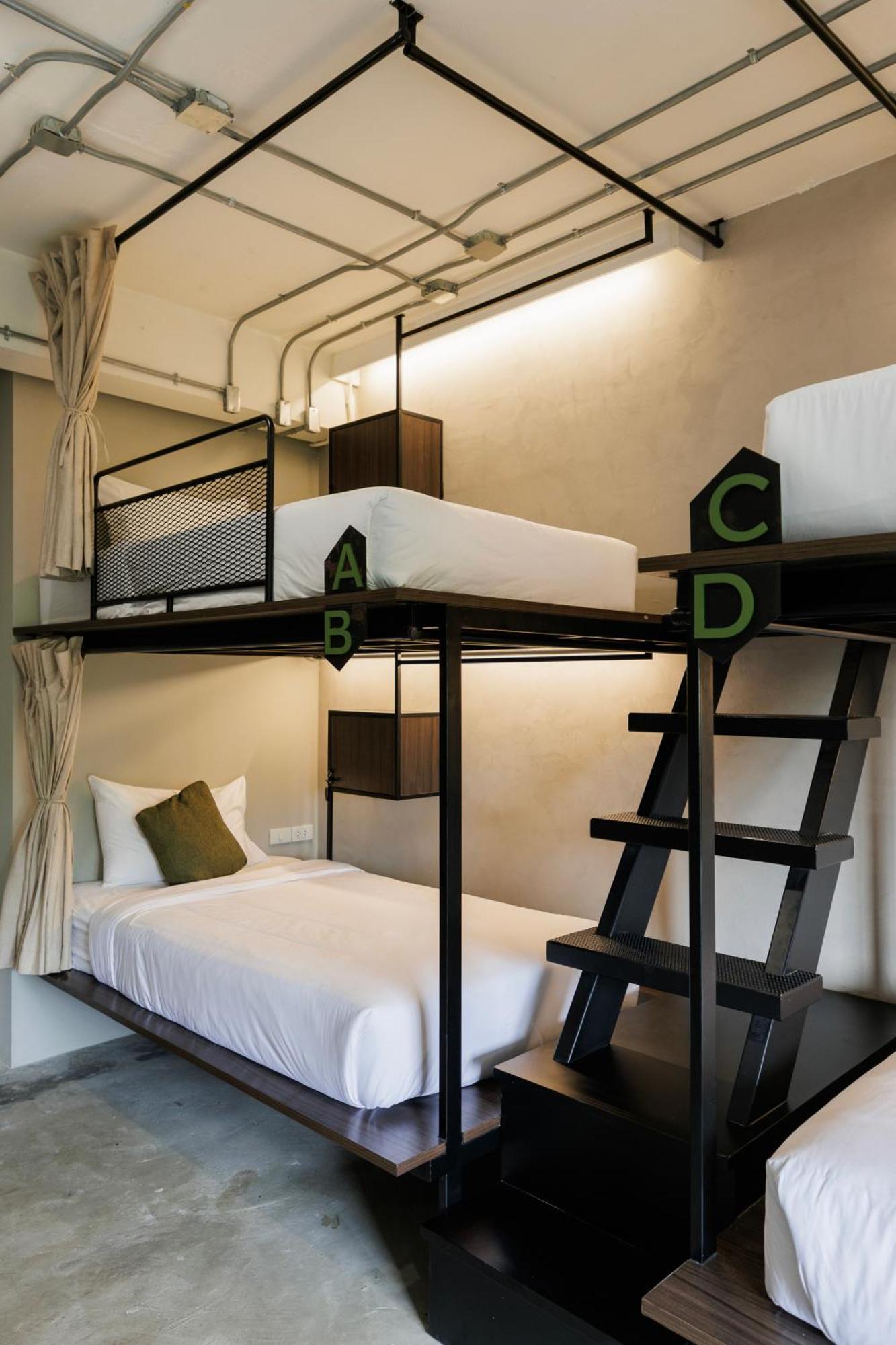 C'House Bangkok Vandrarhem Exteriör bild