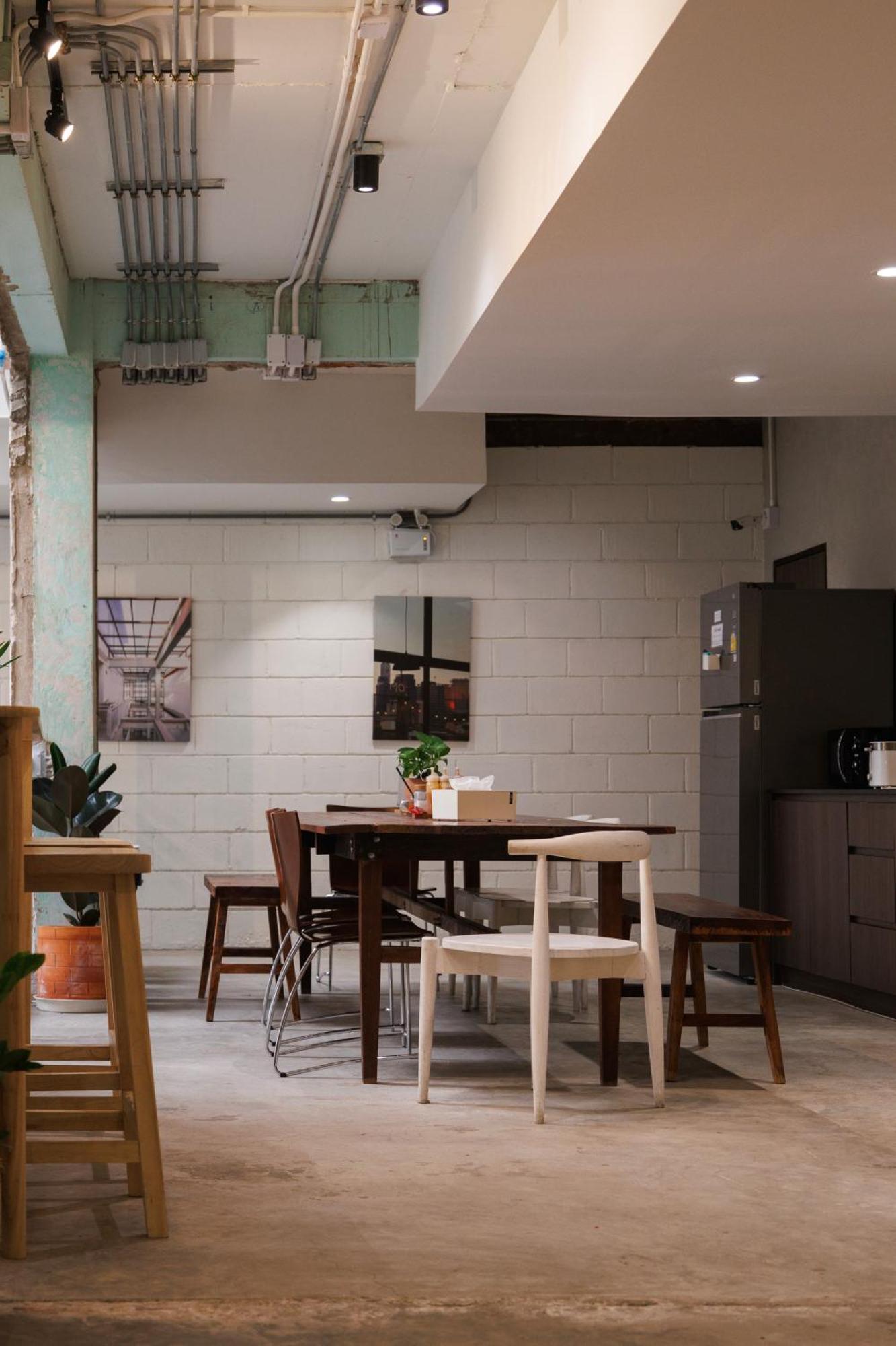 C'House Bangkok Vandrarhem Exteriör bild