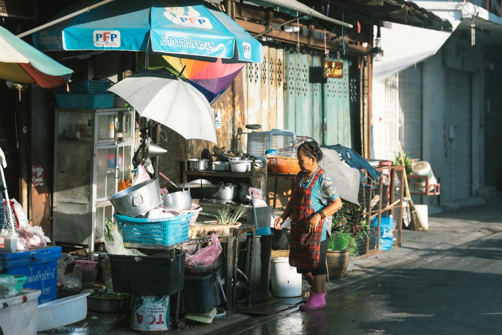 C'House Bangkok Vandrarhem Exteriör bild